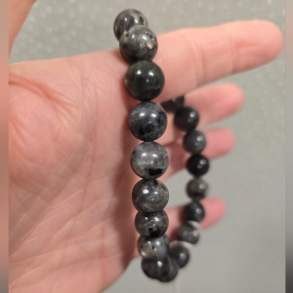 10mm Black Labradorite Larvakite Bracelet - Picture 3 of 5